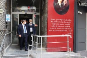 Konak Belediyesi&rsquo;nin Alsancak&rsquo;taki T&uuml;rkan Saylan K&uuml;lt&uuml;r Merkezi binasının kentli ile