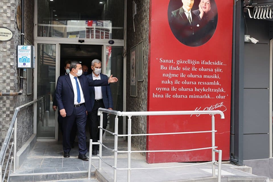 Konak Belediyesi&rsquo;nin Alsancak&rsquo;taki T&uuml;rkan Saylan K&uuml;lt&uuml;r Merkezi binasının kentli ile