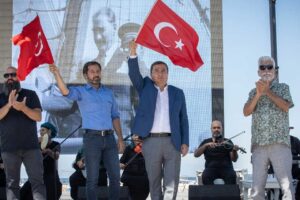 Halk TV ekranlarında Görkemli Hatıralar programına konuk olan Başkan Batur,
