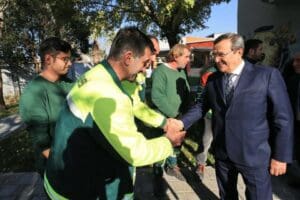 Başkan Batur, yeni yılın ilk iş g&uuml;n&uuml;nde belediye &ccedil;alışanlarını ziyaret