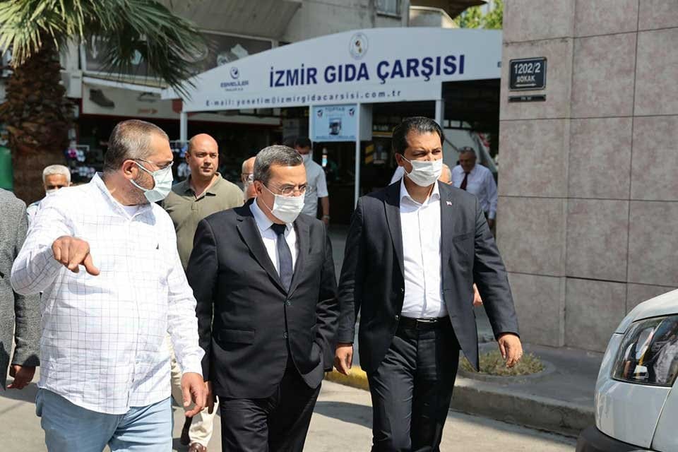 Konak Belediye Başkanı Abd&uuml;l Batur, İzmir'in en hareketli ticaret b&ouml;lgelerinden