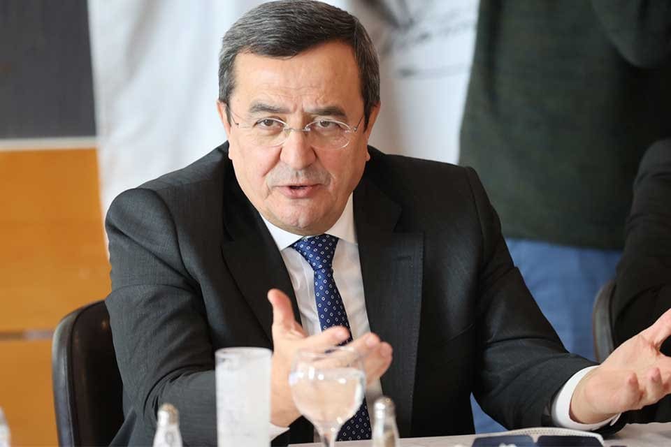 Başkan Batur, İzmir Kent K&uuml;lt&uuml;r&uuml; ve Gelişimi Platformu &uuml;yeleriyle bir