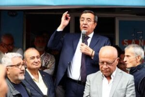 İl&ccedil;edeki sivil toplum &ouml;rg&uuml;tleri ile esnaf kuruluşlarını ziyaret eden Konak