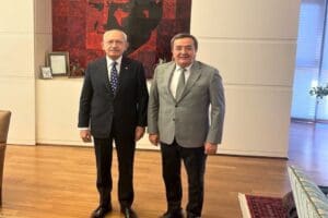 Konak Belediye Başkanı Abd&uuml;l Batur, CHP Genel Başkanı Kemal Kılı&ccedil;daroğlu'nu