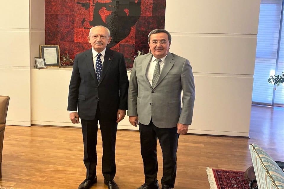 Konak Belediye Başkanı Abd&uuml;l Batur, CHP Genel Başkanı Kemal Kılı&ccedil;daroğlu'nu