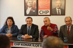 Konak Belediye Başkanı Abd&uuml;l Batur, CHP Konak İl&ccedil;e Başkanlığı g&ouml;revine