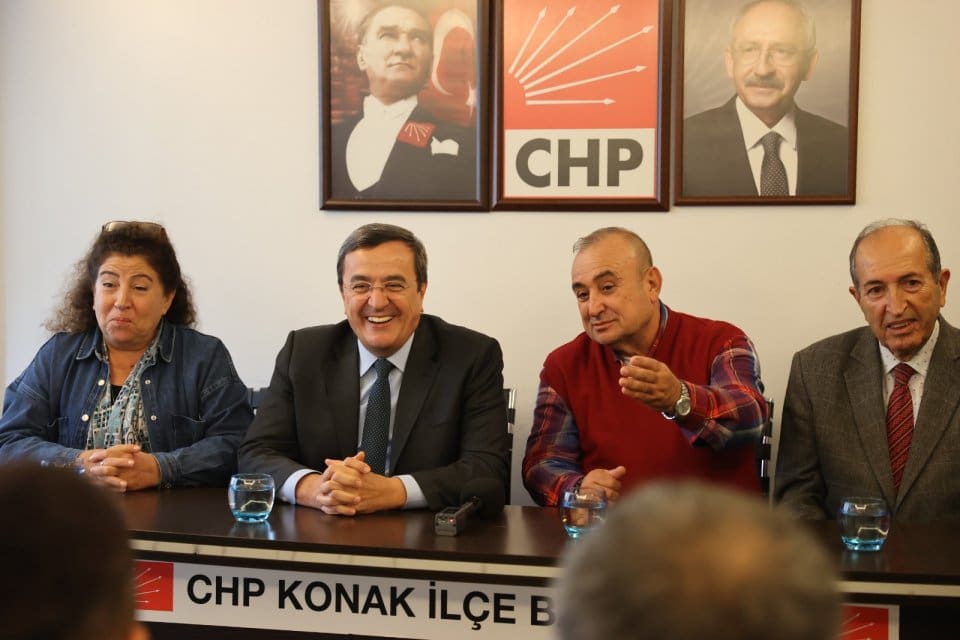 Konak Belediye Başkanı Abd&uuml;l Batur, CHP Konak İl&ccedil;e Başkanlığı g&ouml;revine