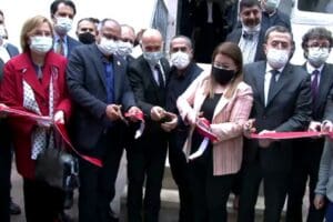 Konak Belediyesi'nin hizmete hazırladığı Roman K&uuml;lt&uuml;r Merkezi Tepecik'te a&ccedil;ıldı. İzmir