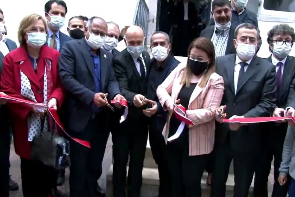 Konak Belediyesi'nin hizmete hazırladığı Roman K&uuml;lt&uuml;r Merkezi Tepecik'te a&ccedil;ıldı. İzmir