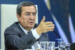 Konak Belediye Başkanı Abdül Batur, Kemeraltı’nda bulunan tarihi Şadırvana yapılan