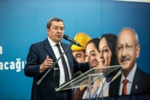 İzmir B&uuml;y&uuml;kşehir Belediye Başkanı Tun&ccedil; Soyer ise &ldquo;Romanların haklarını alabilmesi