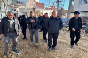 Deprem b&ouml;lgesine giden Konak Belediye Başkanı Abd&uuml;l Batur, hafta sonu