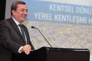 Başkan Batur, Sosyal Demokrasi Derneği İzmir Şubesi&rsquo;nin d&uuml;zenlediği &ldquo;Kentsel D&ouml;n&uuml;ş&uuml;m