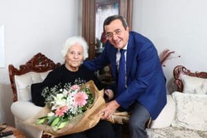 Konak Belediye Başkanı Abd&uuml;l Batur, her 24 Kasım&rsquo;da ziyaret ettiği