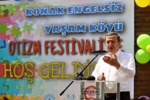 3. Otizm Festivali&rsquo;nde konuşan Konak Belediye Başkanı Abd&uuml;l Batur, Konak