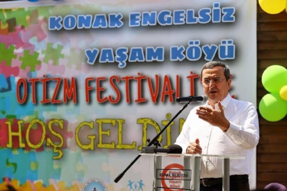 3. Otizm Festivali&rsquo;nde konuşan Konak Belediye Başkanı Abd&uuml;l Batur, Konak