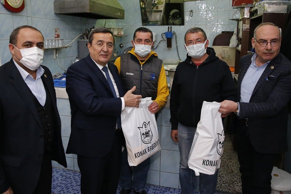 &ldquo;Kahvehanelerin a&ccedil;ıldığı g&uuml;n, &ccedil;ayı, şekeri bizden&rdquo; diyen Başkan Batur, kontroll&uuml;