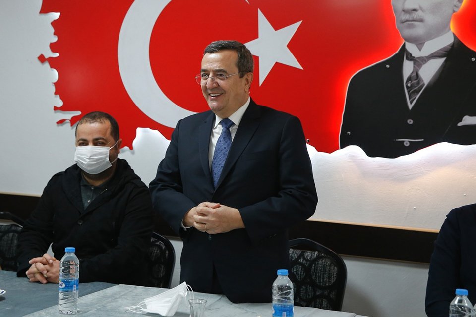Konak Belediye Başkanı Abdül Batur, bu yıl da geleneği bozmadı, belediye