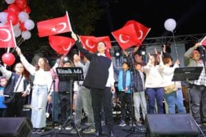 Efes Sel&ccedil;uk&rsquo;ta 29 Ekim Cumhuriyet Bayramı coşkuyla kutlandı. Saat 19.23&rsquo;te