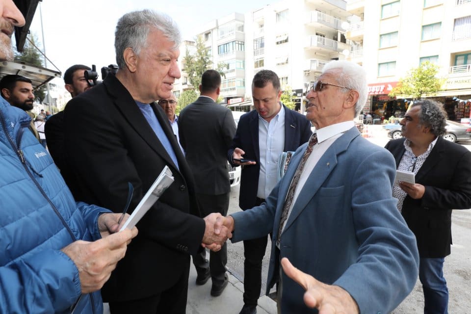 Ilıca ve &Ccedil;amtepe Mahallelerinde vatandaşla bir araya gelen Narlıdere Belediye