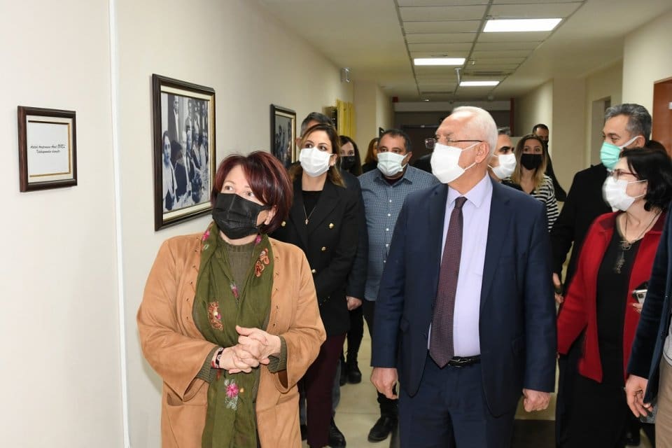 Karaburun Belediye Başkanı İlkay Girgin Erdoğan ve eşi Teoman Erdoğan,