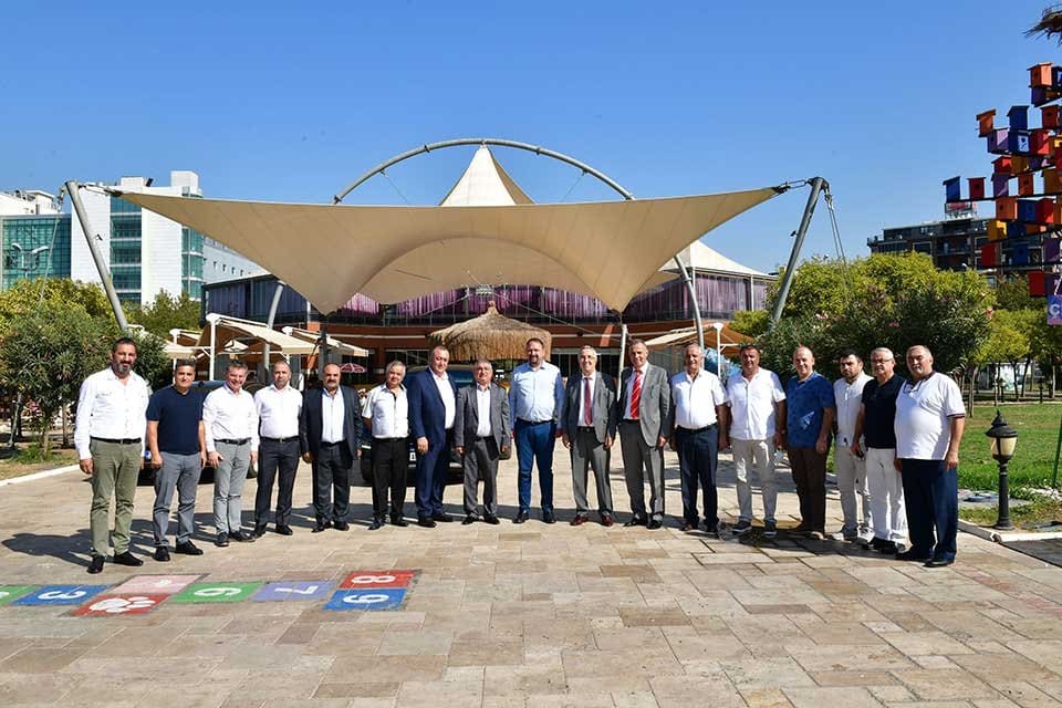 &Ccedil;iğli Belediye Başkanı Utku G&uuml;mr&uuml;k&ccedil;&uuml;, Ahilik haftasında hem esnaf sorunlarıyla