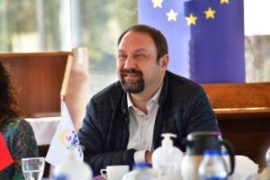 İzmir’de yaşanan depremin ardından Çiğli, Urla, Güzelbahçe, Menemen gibi ilçelere