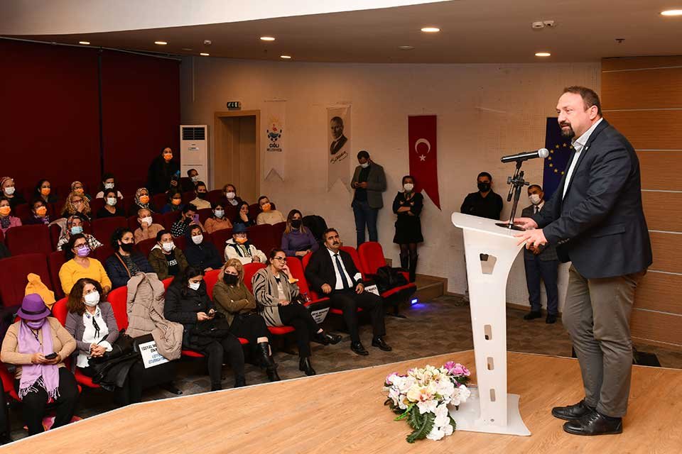 &Ccedil;iğli Belediyesi tarafından, 25 Kasım Kadına Y&ouml;nelik Şiddete Karşı Uluslararası