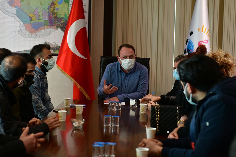 Çiğli Belediyesi, pandemi şartlarından dolayı uzun süredir sanatlarını icra edemeyen