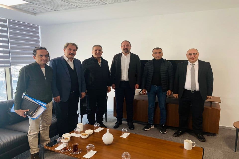 &Ccedil;iğli Belediye Başkanı Utku G&uuml;mr&uuml;k&ccedil;&uuml;, alt ve &uuml;st yapı hizmeti