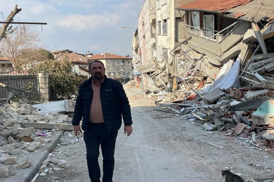 &Ccedil;iğli Belediye Başkanı Utku G&uuml;mr&uuml;k&ccedil;&uuml;, İmar Komisyonu &uuml;yelerinden oluşan bir