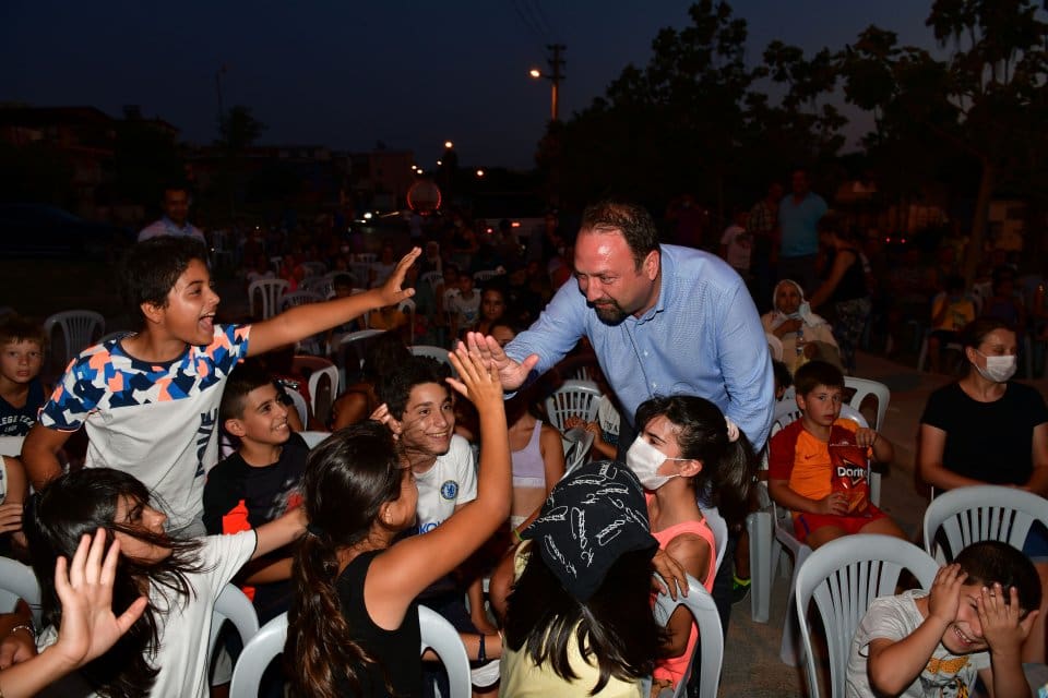 &Ccedil;iğli Belediye Başkanı Utku G&uuml;mr&uuml;k&ccedil;&uuml;, &ldquo;&Ccedil;iğli&rsquo;de Sinema Akşamları&rdquo; etkinlikleri kapsamında
