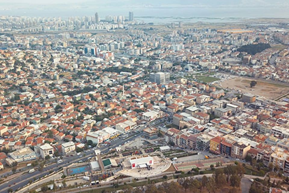 Kısa s&uuml;re &ouml;nce K&ouml;yi&ccedil;i Mahallesi sakinleriyle bir araya gelerek uzun