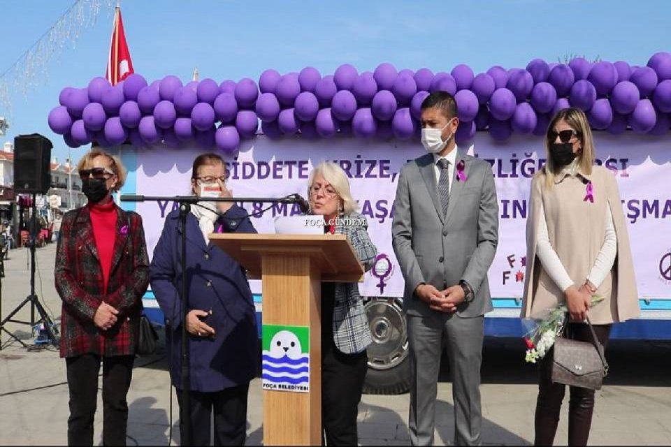 İzmir&rsquo;in Fo&ccedil;a İl&ccedil;esi&rsquo;nde 8 Mart D&uuml;nya Emek&ccedil;i Kadınlar G&uuml;n&uuml; dolayısıyla