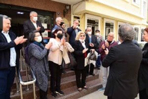 Kızılay Mahallesi sakinleri, Bornova Belediyesi&rsquo;nin başlattığı kentsel yenileme &ccedil;alışmaları i&ccedil;in