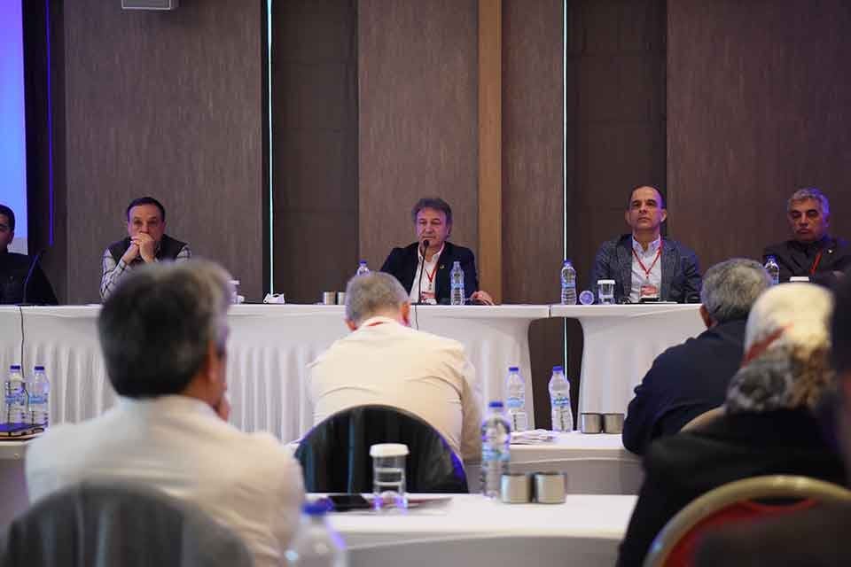 Bornova Belediyesi, muhtarları &ldquo;Vizyon &Ccedil;alıştayı 2022&rsquo;de buluşturdu. &Ccedil;alıştay&rsquo;ın a&ccedil;ılışında konuşan