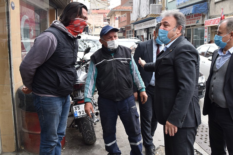 Pandemi’den en fazla etkilenen kesim olan esnafları ziyaret eden Bornova