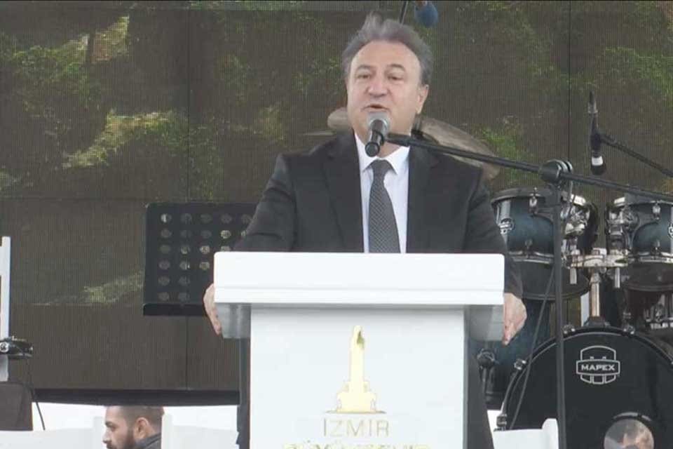Dr. Beh&ccedil;et Uz Rekreasyon Alanı'nın a&ccedil;ılış t&ouml;reninde konuşan Bornova Belediye