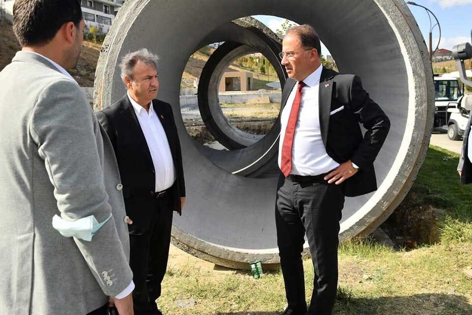 Bornova Belediye Başkanı Dr. Mustafa İduğ, belediyecilik uygulamalarıyla T&uuml;rkiye &ouml;rnek
