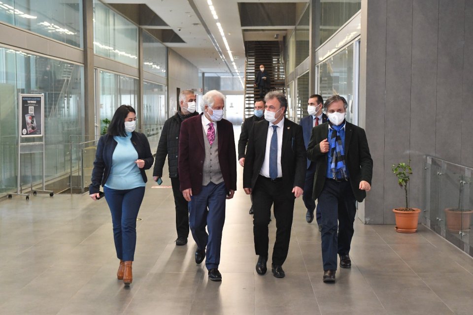 Bornova Belediye Başkanı Dr. Mustafa İduğ, yaptıkları çalışmalar ve hayata