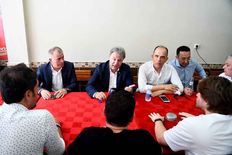 Mahalleleri tek tek ziyaret eden Bornova Belediye Başkanı Dr. Mustafa