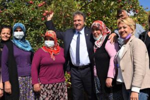 Bornova Belediye Başkanı Dr. Mustafa İduğ, 15 Ekim D&uuml;nya &Ccedil;ift&ccedil;i