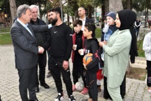 Serintepe ve Zafer mahallesi muhtarlarını ziyaret eden Bornova Belediye Başkanı