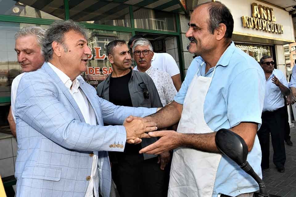 Saha &ccedil;alışmaları ile Bornovalılarla biraraya gelen Bornova Belediye Başkanı Dr.