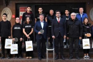 Bornova Belediye Başkanı Dr. Mustafa İduğ, Bornova&rsquo;nın başarılı gen&ccedil; sporcularını