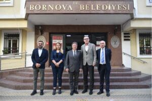 Bornova Belediyesi&rsquo;nde &ccedil;alışan bir erkek ve bir kadın personel arasında