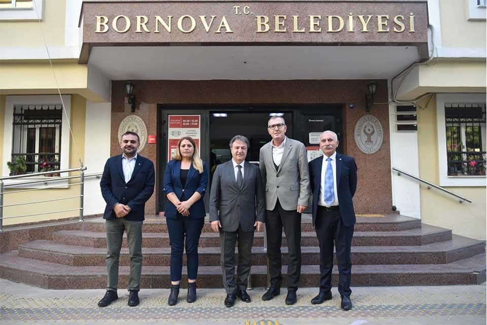 Bornova Belediyesi&rsquo;nde &ccedil;alışan bir erkek ve bir kadın personel arasında