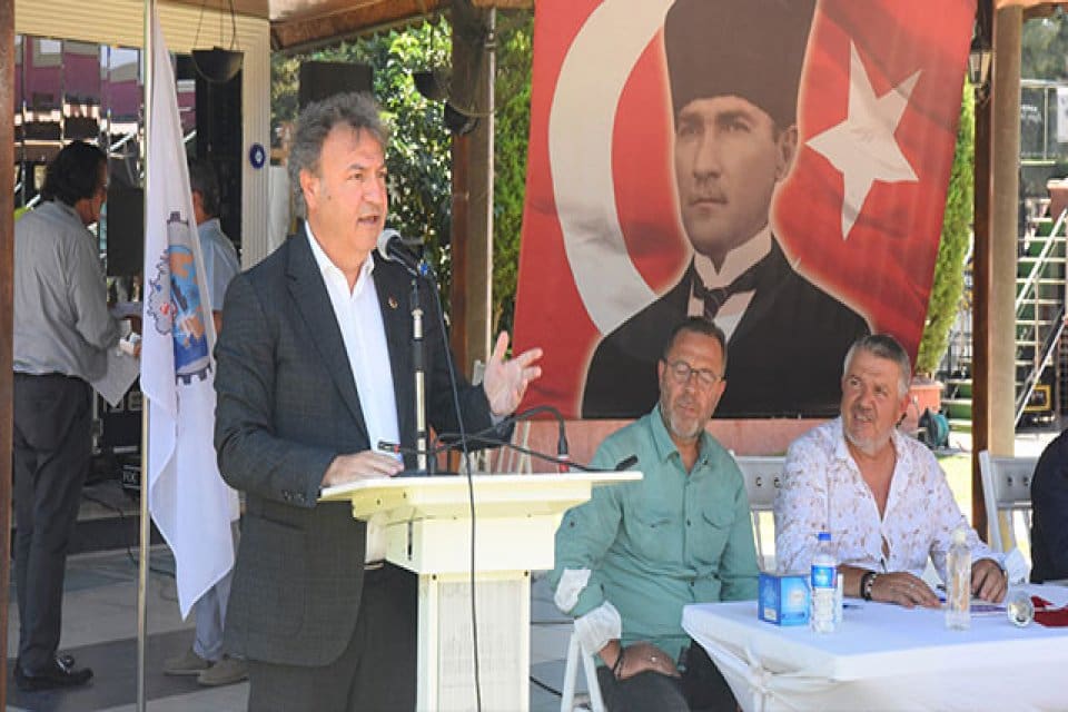 İzmir 3&rsquo;&uuml;nc&uuml; Sanayi Sitesi Genel Kurulu&rsquo;nda konuşan Bornova Belediye Başkanı