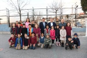 Bornova Belediye Başkanı Dr. Mustafa İduğ, Yeşil&ccedil;am Mahallesi'nde vatandaşlarla bir