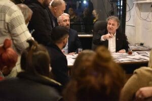 Bornova Belediye Başkanı Dr. Mustafa İduğ, Bornova&rsquo;daki Roman vatandaşlarla buluştu.
